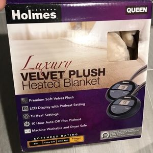 NWT Brand New!Holmes Luxury Velvet Heated Blanket